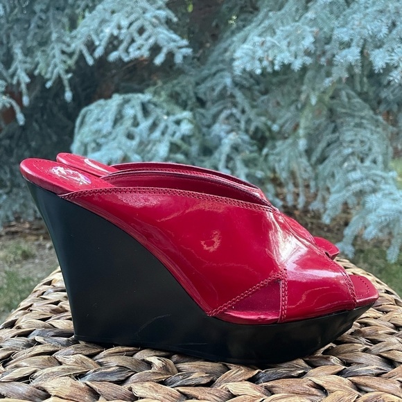 Jessica Simpson Flora Red Patent Cross Front Slide 4” Platform Wedge. Size 8.5 - Picture 1 of 7